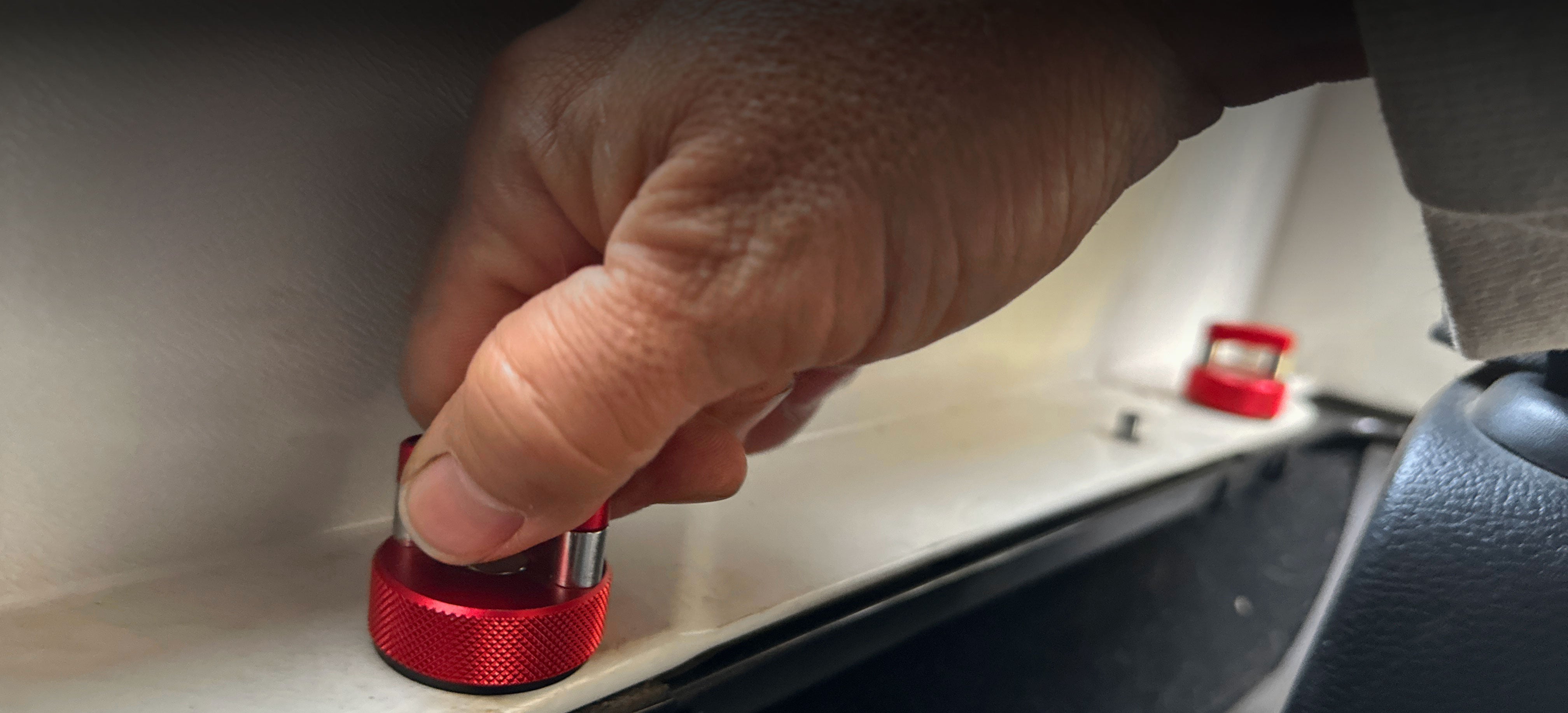 How Tight Should You Make Your Jeep or Bronco Hardtop Thumb Screws?